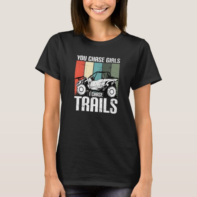 Du Jagar Tjejer Jagar Stigar Rolig UTV SxS Fyrsits T Shirt (Framsida)