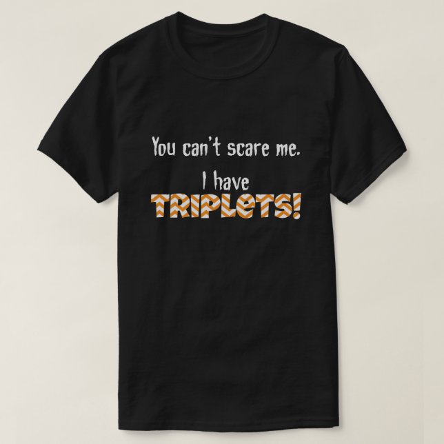Du kan inte skrämma mig. Jag har TRIPLETS! Tee (Design framsida)