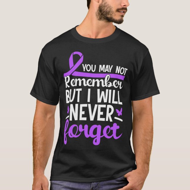 Du kanske inte kommer ihåg, men glöm aldrig Alzhei T Shirt (Framsida)