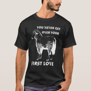 Du kommer aldrig över din första Kärlek Funny Sarc T Shirt