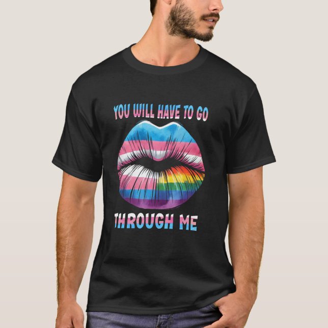 Du måste gå igenom mig med Pride S T Shirt (Framsida)