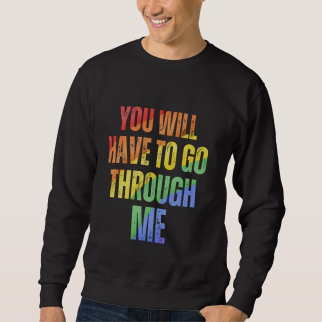 Du måste gå igenom mig Rainbow HGBTQ Trans Lång Ärmad Tröja (Framsida)