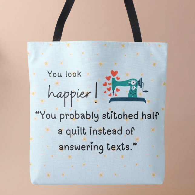 Du ser gladare ut! Du sydde en quilt Tygkasse (You look happier! "You probably stitched half a quilt instead of answering texts" Tote bag)