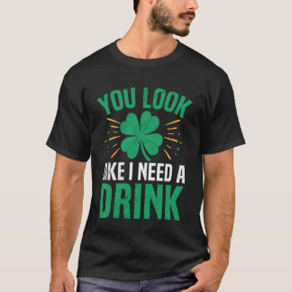 Du ser ut som att jag behöver en drink irländska S T Shirt