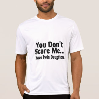 Du skrämmer inte mig som jag har tvilling- döttrar t shirt