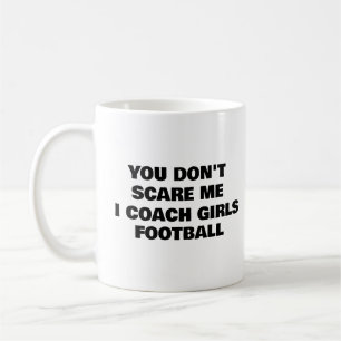 Du Skrämmer mig inte att jag tränar flickfotboll Kaffemugg