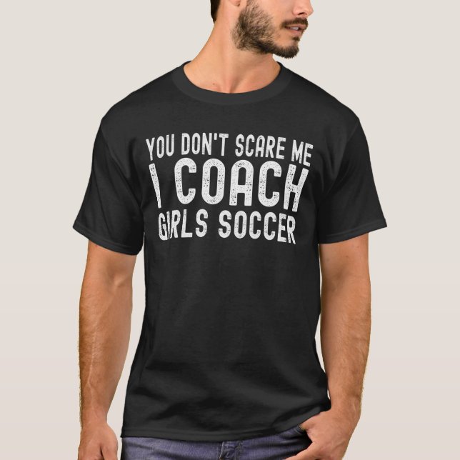 Du skrämmer mig inte att jag tränar tjejer fotboll t shirt (Framsida)