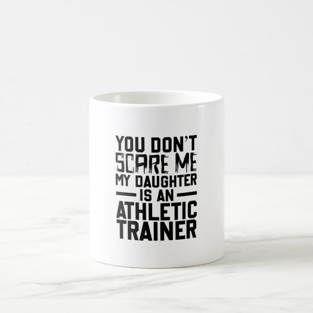 Du Skrämmer mig inte att min dotter är en atletisk Kaffemugg (Center)