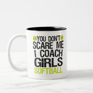 Du Skrämmer mig inte i Coach Girls Softball Två-Tonad Mugg