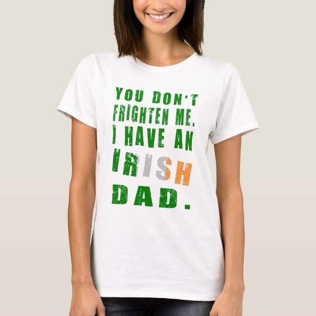 Du skrämmer mig inte, jag har en irländsk pappa t shirt (Framsida)