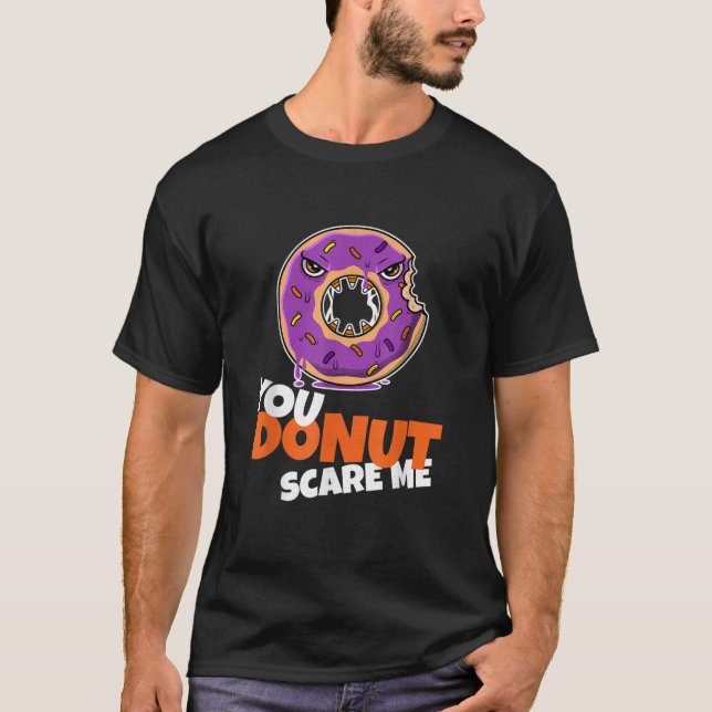 DU SKRÄMMER MIG Kawaii Zombie Donut Halloween T Shirt (Framsida)