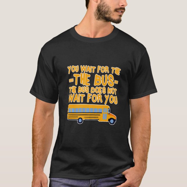 Du väntar på bussen, bussen väntar inte på dig t shirt (Framsida)