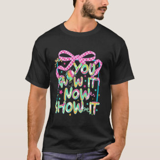 Du Vet Det Nu Visa Det Coquette Bow Testnings Dag T Shirt