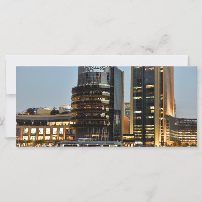 Dubai-arkitektur nattetid (Framsida)