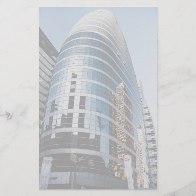 Dubai glass skyscraper (Framsida)