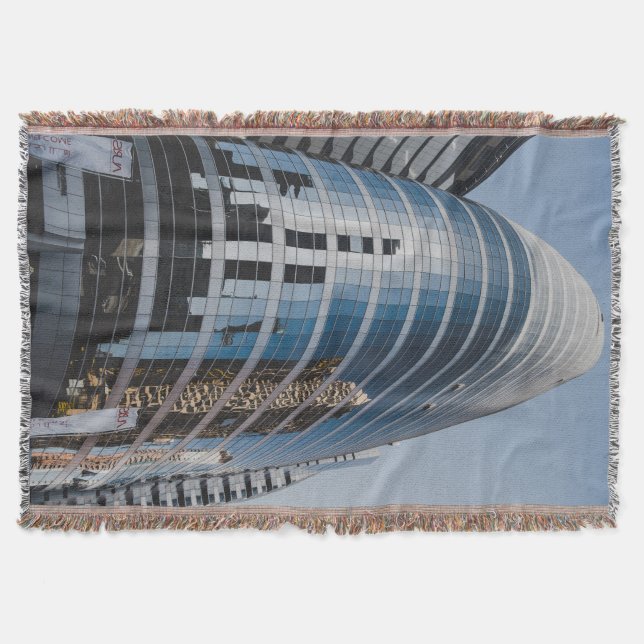 Dubai glass skyscraper filt (Framsidan)