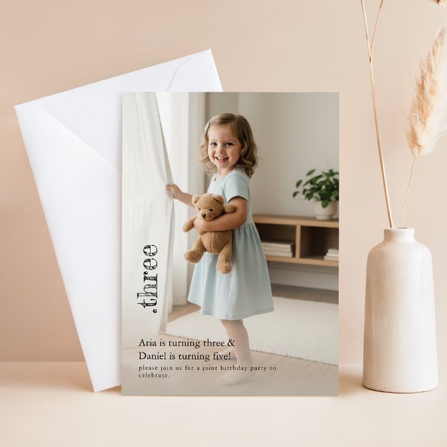 Dubbelbarnsyskon Söt foto Gemensam fest Inbjudningar (Skapare uppladdad)