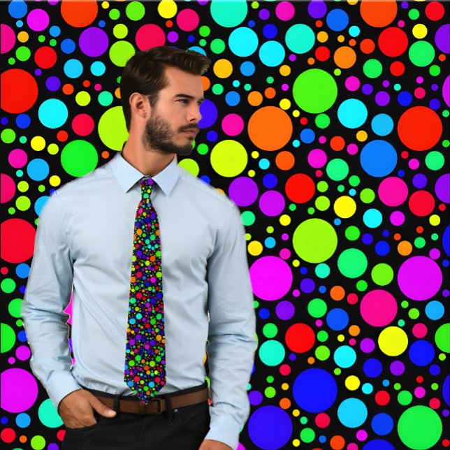 Dubbelfärgat bubbelspetsar (svart) slips (Man wears a Multicolored Bubble Dots on Black Tie. Background matches tie pattern. )