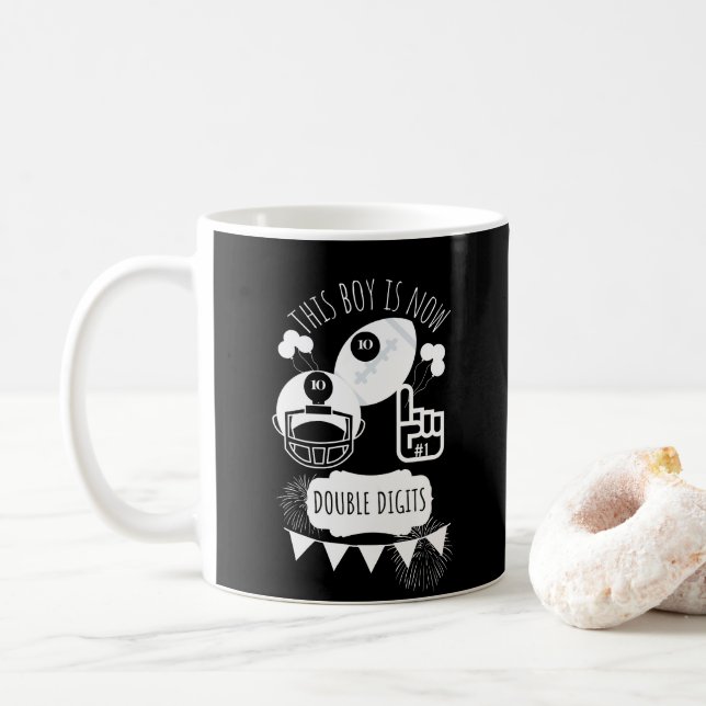 Dubbla Digit 10:e Grattis på födelsedagen Boy Base Kaffemugg (Med munk)