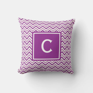 Dubbla Lila Chevron Monogram Kudde