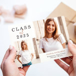 Dubbla Photo | Klass 2025 Studenten Meddelande<br><div class="desc">Det här enkla och snyggt studenten-annonskortet innehåller två av dina favoritfoton från 2025 student,  tillsammans med klassiskt mörk grått-text för elegant och faux ro guld-skript för ett enastående minimalistiskt utseende.</div>