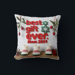Dubbla-Sida Julafton i juli Pillow Kudde<br><div class="desc">Njut av dubbelt så bra roligt med denna "Julafton i juli"-kudde med två olika helgdag tryckta på BÅDA SIDES. Perfekt för sommarstuga!</div>
