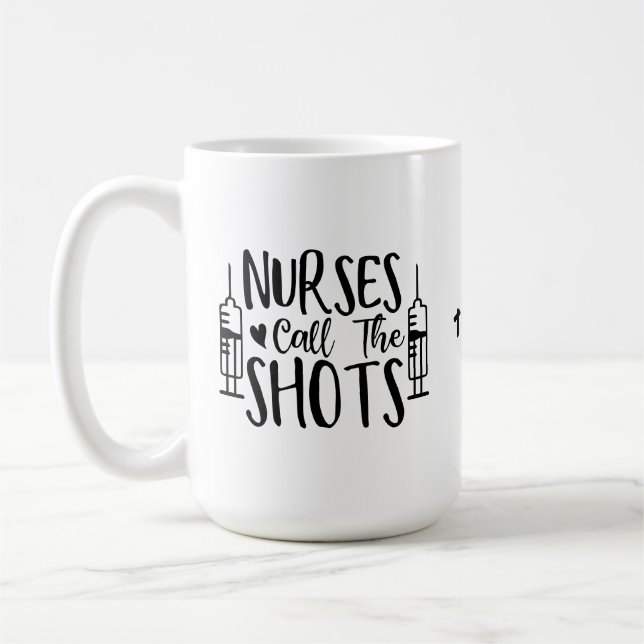 Dubbla Syringe Sjuksköterskor anropar Shots Funny  Kaffemugg (Vänster)