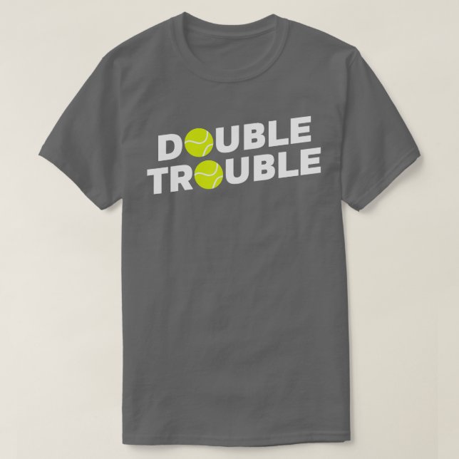 Dubbla Trouble Funny Tennis With Tennis Bollar T Shirt (Design framsida)