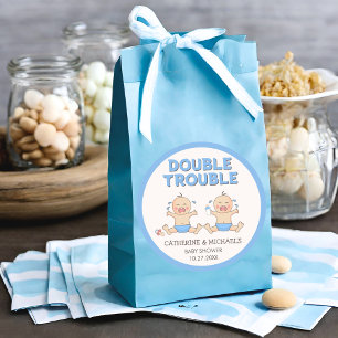 Dubbla Trouble Twin Boys Baby Shower Runt Klistermärke