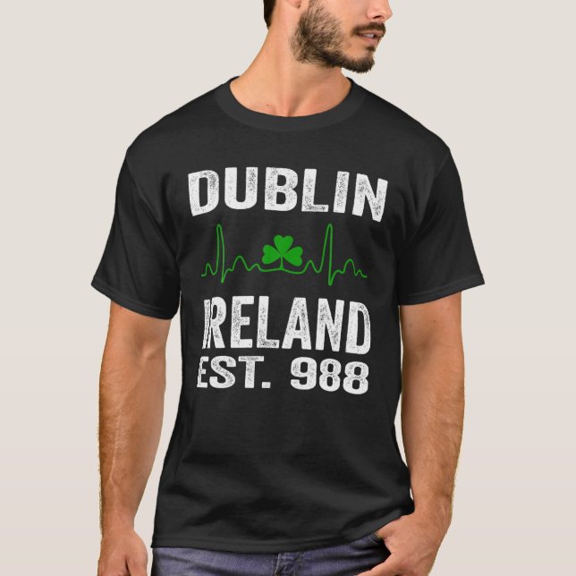 DUBLIN IRLAND EST. 988 SHAMROCK HEARTBEAT ST.PATR T SHIRT (Framsida)