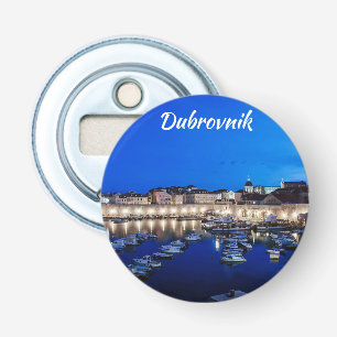 Dubrovnik hamn och väggar belysta nattetid flasköppnare