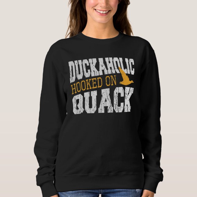 Duckaholic Hooked On Quack Duck Hunting T Shirt (Framsida)