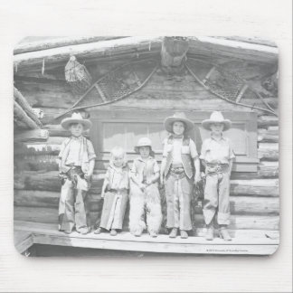 Duderanchfoto av barn i cowboykläder musmatta