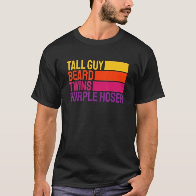 Dudes Youth Slogan Tall Guy Beard Twins Purple Hos T Shirt (Framsida)