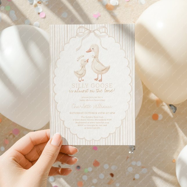 Dumma Gås Könsneutral Beige Bebis firande Inbjudningar (Gender Neutral Baby Shower Invitation with Geese, Beige Stripes and bow)