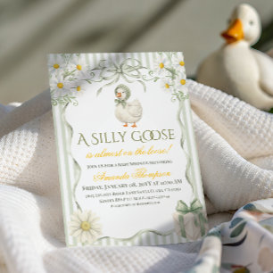 Dumma gås-sagegrön könsneutral baby shower inbjudningar