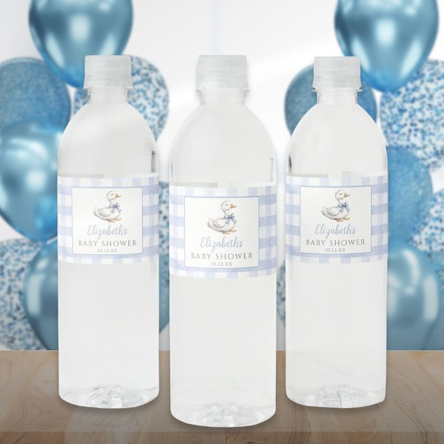 Dumma lilla gås Blå Gingham Baby Shower Vattenflaskor Etikett (Silly Little Goose Blue Gingham Baby Shower Water Bottle Label)