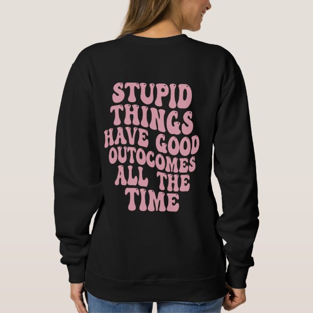 Dumma saker har bra resultat hela tiden  t shirt (Baksida)