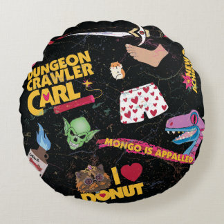 Dungeon Crawler Carl kuddcover med collage Rund Kudde