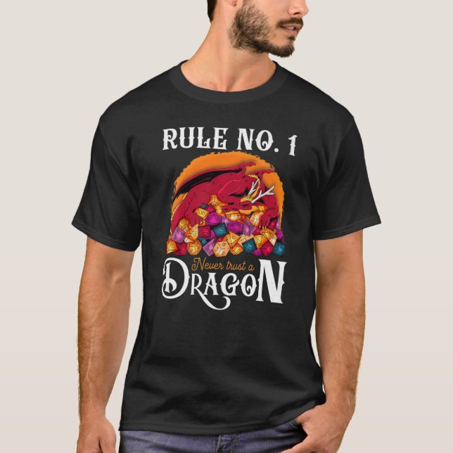 Dungeon Dice Shirt litar aldrig på en drakspelare T Shirt (Framsida)