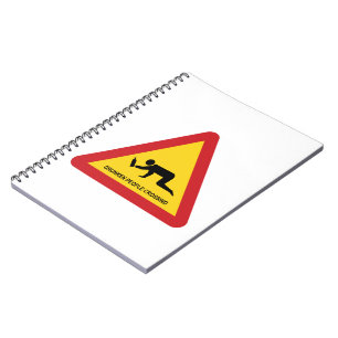 DUNKEN MÄNNISKOR SOM KRYSSERAR TRAFIKSIGN ANTECKNINGSBOK