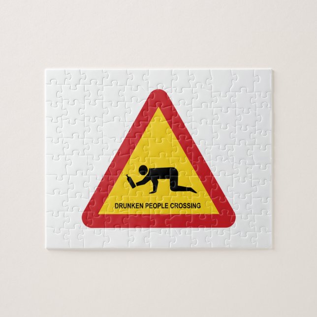 DUNKEN MÄNNISKOR SOM KRYSSERAR TRAFIKSIGN PUSSEL (Horisontell)