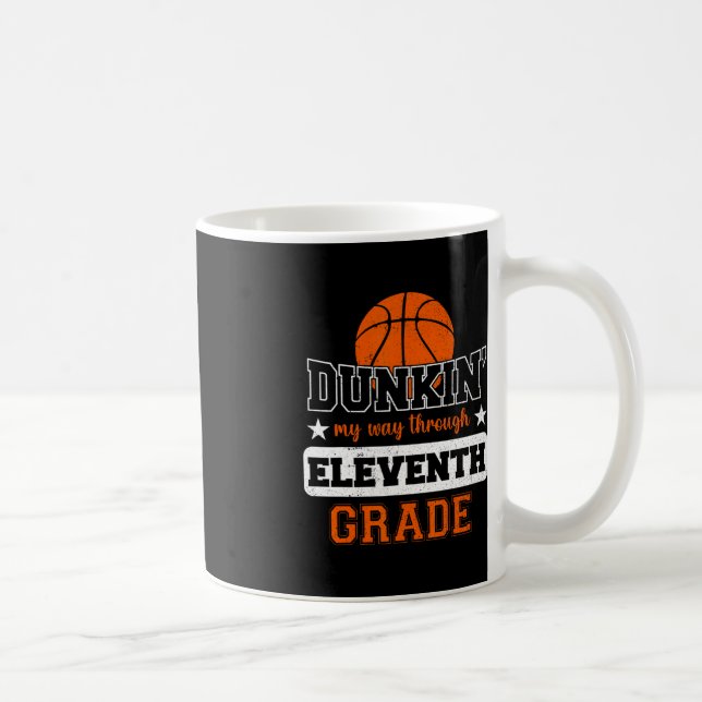 Dunking min väg genom 11:e Klass-basketbollen bak Kaffemugg (Höger)