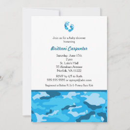 Duschen för pojkeblåttkamouflage inviterar fot inbjudningar