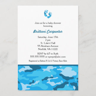 Duschen för pojkeblåttkamouflage inviterar fot inbjudningar