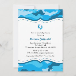 Duschen för pojkeblåttkamouflage inviterar fot inbjudningar