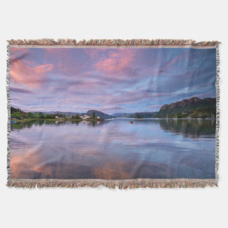 Dusk Himmel reflektioner om Loch Carron Filt