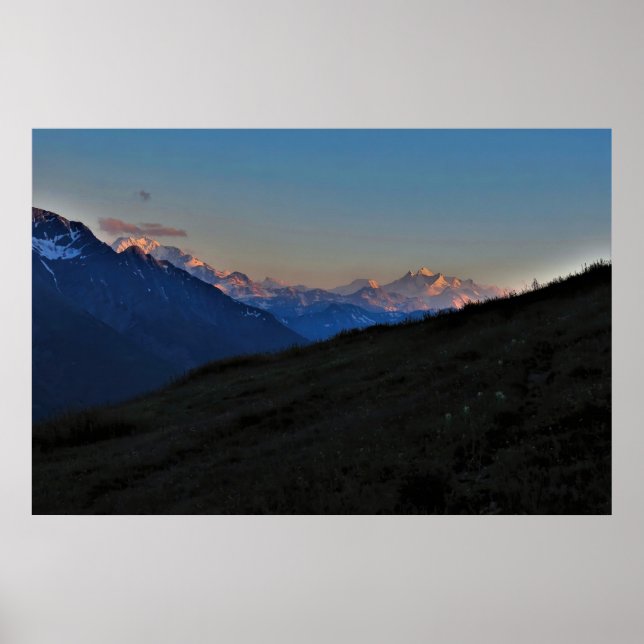 Dusk på de schweiziska Alpernorna Poster (Framsidan)