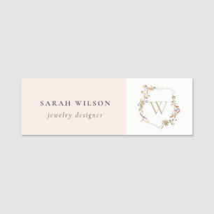 Dusky Rosa WildblommMonogram Initial Vapensköld Namnbricka