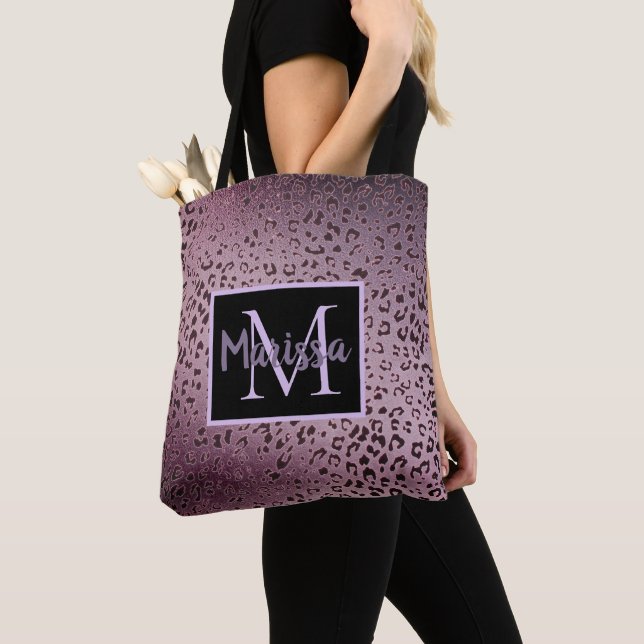 Dusky Violet Leopard Monogram Tygkasse (Närbild)